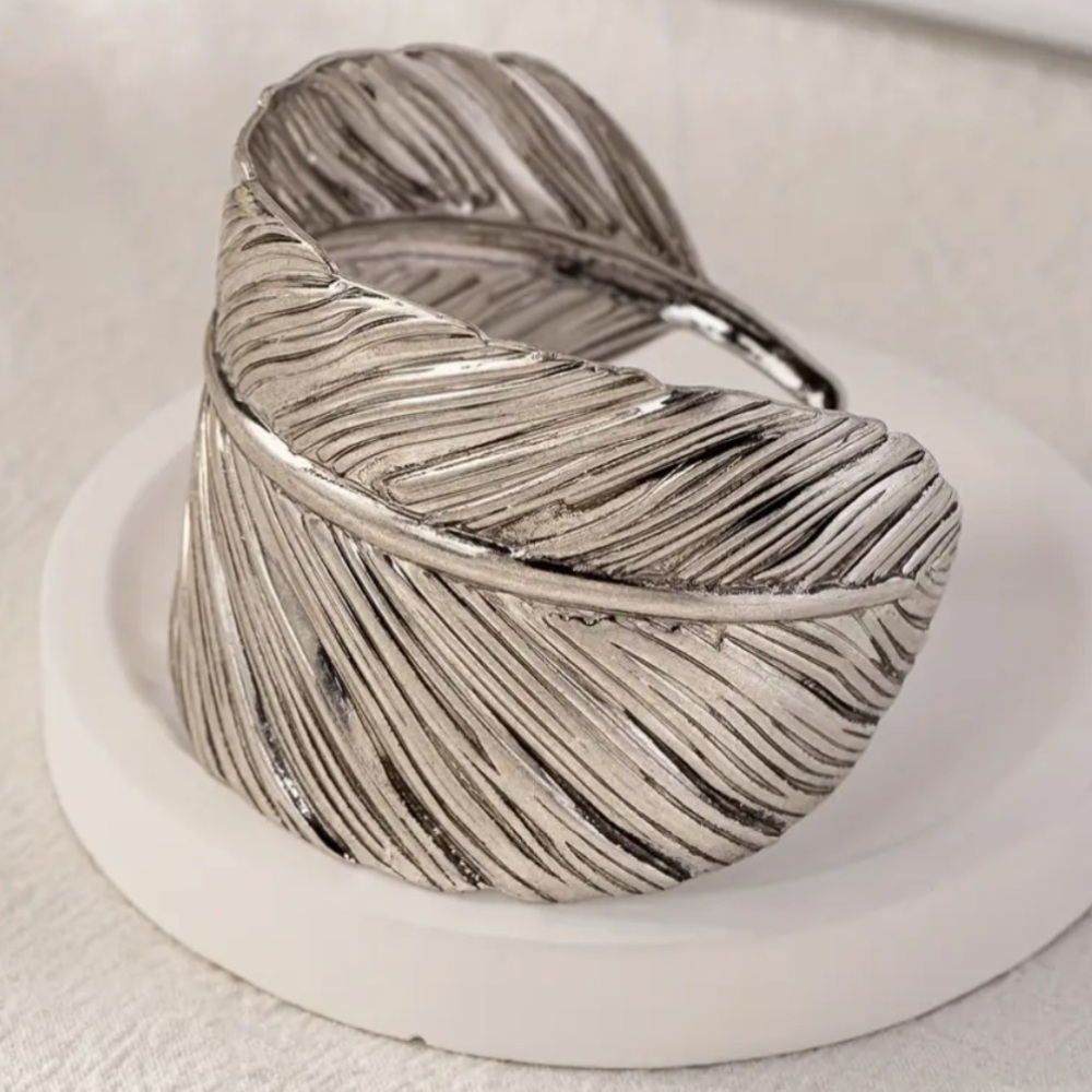 NEW! Boho alloy feather cuff